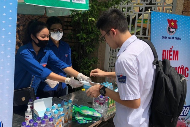 Tình nguyện viên Thủ đô hăng hái tiếp sức mùa thi năm 2020 - 11 Tình nguyện viên Thủ đô hăng hái tiếp sức mùa thi năm 2020 - 11