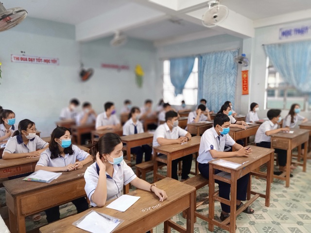 Bí thư Bạc Liêu trực tiếp đi kiểm tra phòng thi tốt nghiệp THPT - 5 Bí thư Bạc Liêu trực tiếp đi kiểm tra phòng thi tốt nghiệp THPT - 5