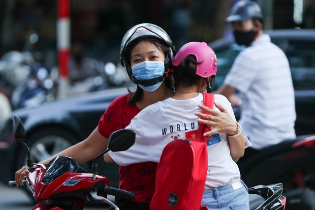 Xúc động tình cha mẹ dành cho các sĩ tử: Nâng niu từng khoảnh khắc! - 5 Xúc động tình cha mẹ dành cho các sĩ tử: Nâng niu từng khoảnh khắc! - 5
