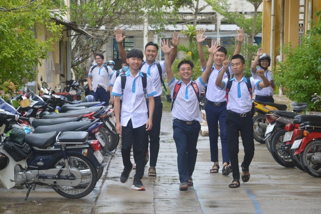 Thí sinh nhận xét: Bài thi tổ hợp Xã hội vừa sức, bài Tự nhiên khó hơn - 13 Thí sinh nhận xét: Bài thi tổ hợp Xã hội vừa sức, bài Tự nhiên khó hơn - 13