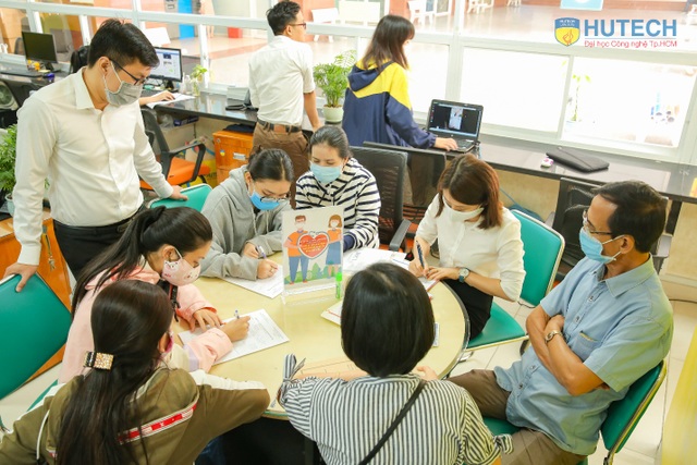 Xong kỳ thi tốt nghiệp, thí sinh ồ ạt xét tuyển học bạ để vào ngành yêu thích - 1 Xong kỳ thi tốt nghiệp, thí sinh ồ ạt xét tuyển học bạ để vào ngành yêu thích - 1