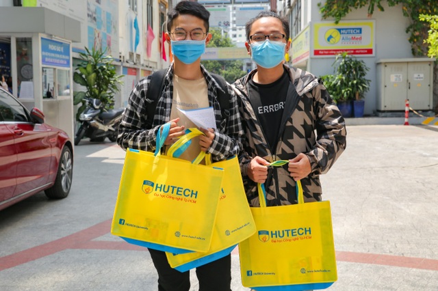 Xong kỳ thi tốt nghiệp, thí sinh ồ ạt xét tuyển học bạ để vào ngành yêu thích - 3 Xong kỳ thi tốt nghiệp, thí sinh ồ ạt xét tuyển học bạ để vào ngành yêu thích - 3