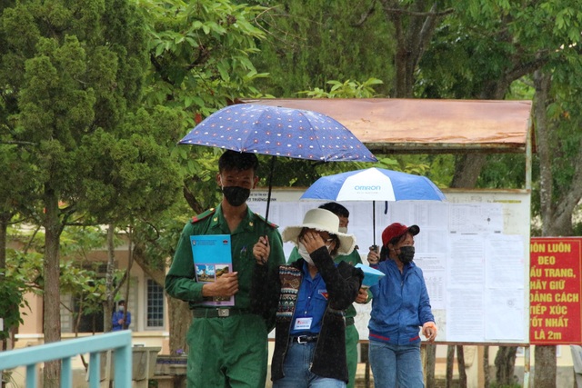 Thí sinh nhận xét: Bài thi tổ hợp Xã hội vừa sức, bài Tự nhiên khó hơn - 25 Thí sinh nhận xét: Bài thi tổ hợp Xã hội vừa sức, bài Tự nhiên khó hơn - 25
