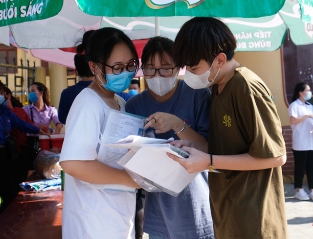 Thí sinh nhận xét: Bài thi tổ hợp Xã hội vừa sức, bài Tự nhiên khó hơn - 5 Thí sinh nhận xét: Bài thi tổ hợp Xã hội vừa sức, bài Tự nhiên khó hơn - 5