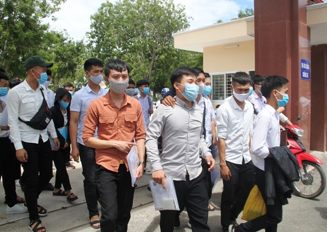 Thí sinh nhận xét: Bài thi tổ hợp Xã hội vừa sức, bài Tự nhiên khó hơn - 16 Thí sinh nhận xét: Bài thi tổ hợp Xã hội vừa sức, bài Tự nhiên khó hơn - 16