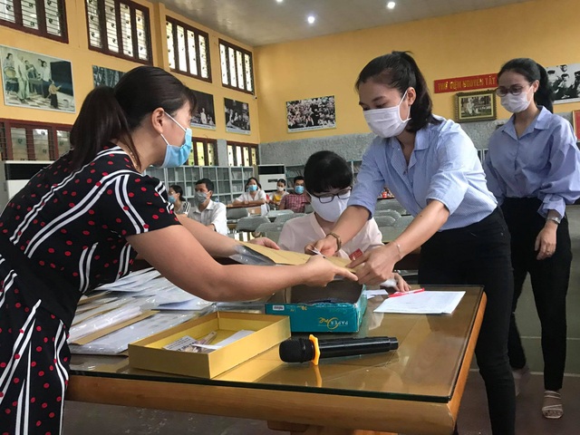 Thí sinh bật khóc, suýt nhỡ thi tốt nghiệp vì bất ngờ đau bụng - 6 Thí sinh bật khóc, suýt nhỡ thi tốt nghiệp vì bất ngờ đau bụng - 6