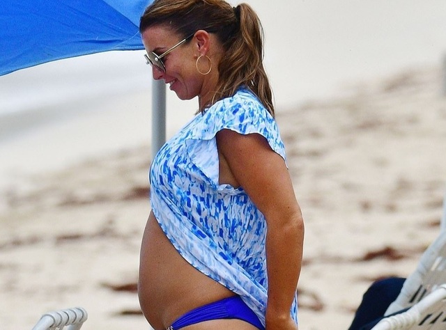 Coleen Rooney diện bikini khoe dáng tròn trịa - 7 Coleen Rooney diện bikini khoe dáng tròn trịa - 7