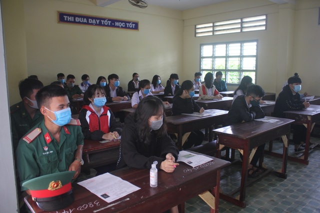 Thí sinh - chiến sĩ: “Thi xong, chúng tôi trở lại phòng tuyến chống Covid” - 1 Thí sinh - chiến sĩ: “Thi xong, chúng tôi trở lại phòng tuyến chống Covid” - 1