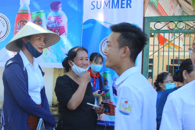 Thí sinh rạng rỡ vì đã trải qua kỳ thi tốt nghiệp THPT lịch sử - 17 Thí sinh rạng rỡ vì đã trải qua kỳ thi tốt nghiệp THPT lịch sử - 17