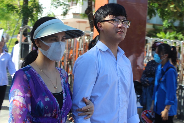 Thí sinh rạng rỡ vì đã trải qua kỳ thi tốt nghiệp THPT lịch sử - 18 Thí sinh rạng rỡ vì đã trải qua kỳ thi tốt nghiệp THPT lịch sử - 18