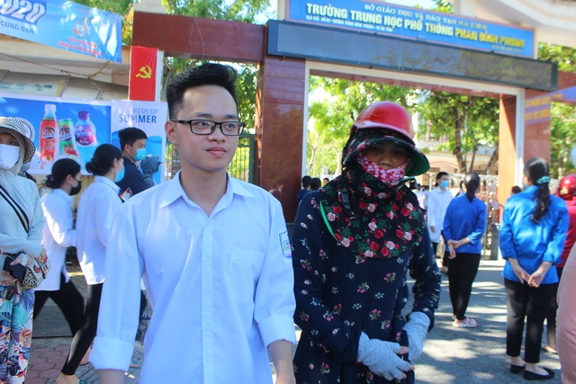 Thí sinh rạng rỡ vì đã trải qua kỳ thi tốt nghiệp THPT lịch sử - 16 Thí sinh rạng rỡ vì đã trải qua kỳ thi tốt nghiệp THPT lịch sử - 16