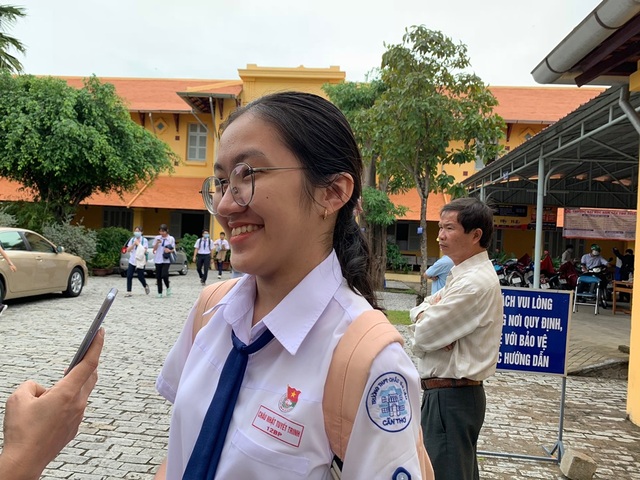 Thí sinh nhận xét: Bài thi tổ hợp Xã hội vừa sức, bài Tự nhiên khó hơn - 2 Thí sinh nhận xét: Bài thi tổ hợp Xã hội vừa sức, bài Tự nhiên khó hơn - 2