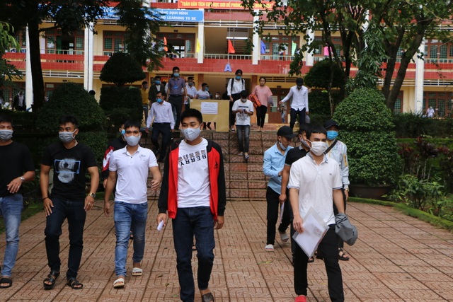 Thí sinh nhận xét: Bài thi tổ hợp Xã hội vừa sức, bài Tự nhiên khó hơn - 17 Thí sinh nhận xét: Bài thi tổ hợp Xã hội vừa sức, bài Tự nhiên khó hơn - 17