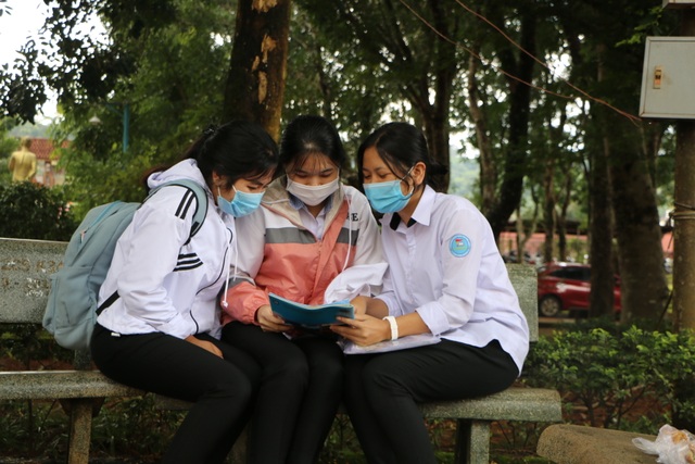 Thí sinh nhận xét: Bài thi tổ hợp Xã hội vừa sức, bài Tự nhiên khó hơn - 18 Thí sinh nhận xét: Bài thi tổ hợp Xã hội vừa sức, bài Tự nhiên khó hơn - 18