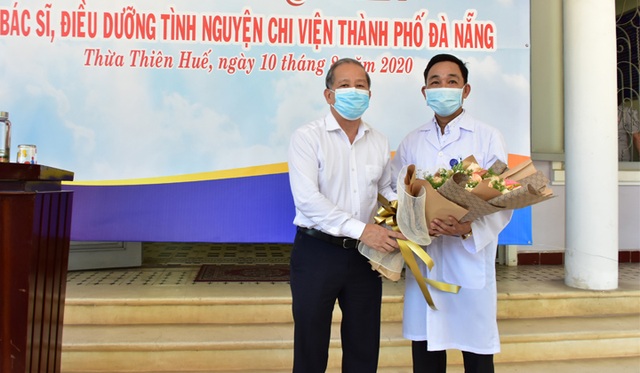 Đoàn y bác sĩ Thừa Thiên Huế ra quân chi viện Đà Nẵng chống Covid-19 - 2 Đoàn y bác sĩ Thừa Thiên Huế ra quân chi viện Đà Nẵng chống Covid-19 - 2