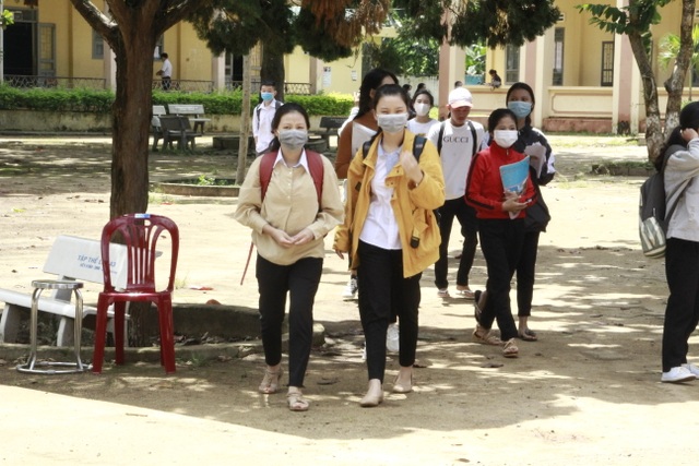 Thí sinh nhận xét: Bài thi tổ hợp Xã hội vừa sức, bài Tự nhiên khó hơn - 23 Thí sinh nhận xét: Bài thi tổ hợp Xã hội vừa sức, bài Tự nhiên khó hơn - 23