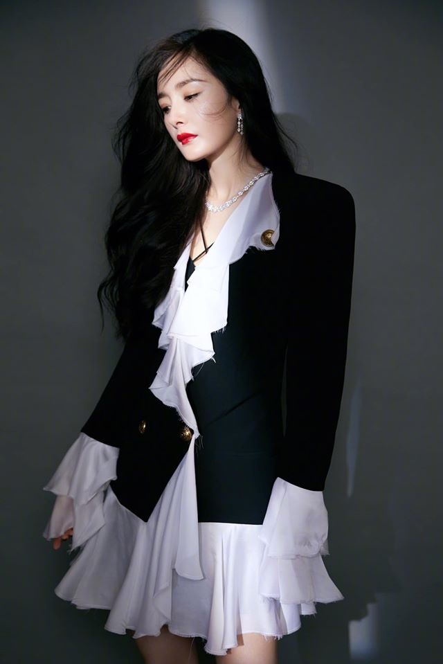 Dương Mịch bị chỉ trích vô tâm vì một năm không gặp con gái - 5 Dương Mịch bị chỉ trích vô tâm vì một năm không gặp con gái - 5