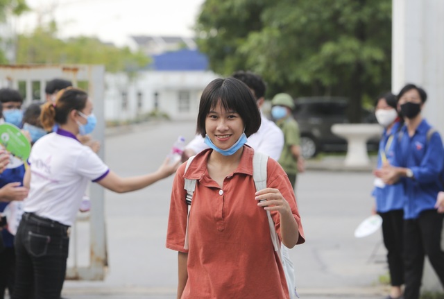 Thí sinh rạng rỡ vì đã trải qua kỳ thi tốt nghiệp THPT lịch sử - 2 Thí sinh rạng rỡ vì đã trải qua kỳ thi tốt nghiệp THPT lịch sử - 2