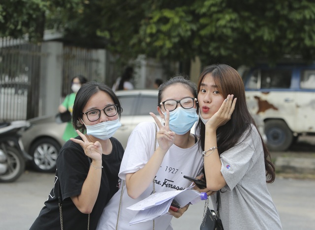 Thí sinh rạng rỡ vì đã trải qua kỳ thi tốt nghiệp THPT lịch sử - 6 Thí sinh rạng rỡ vì đã trải qua kỳ thi tốt nghiệp THPT lịch sử - 6