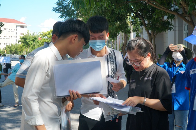 Đề thi tốt nghiệp THPT Ngoại ngữ: Phân loại cao, khó lấy điểm tuyệt đối - 2 Đề thi tốt nghiệp THPT Ngoại ngữ: Phân loại cao, khó lấy điểm tuyệt đối - 2