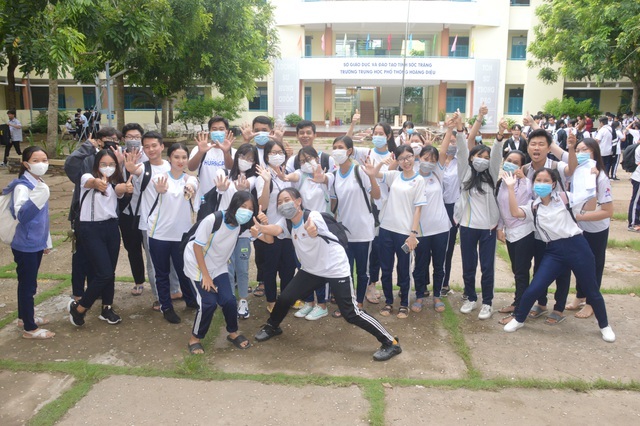 Thí sinh rạng rỡ vì đã trải qua kỳ thi tốt nghiệp THPT lịch sử - 22 Thí sinh rạng rỡ vì đã trải qua kỳ thi tốt nghiệp THPT lịch sử - 22