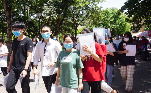 Thí sinh nhận xét: Bài thi tổ hợp Xã hội vừa sức, bài Tự nhiên khó hơn - 27 Thí sinh nhận xét: Bài thi tổ hợp Xã hội vừa sức, bài Tự nhiên khó hơn - 27