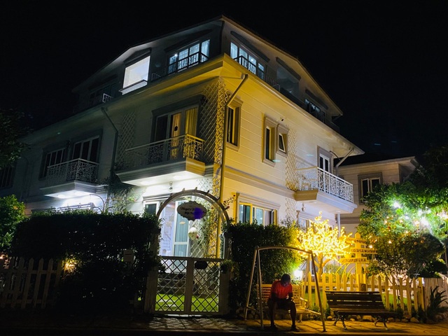 Căn biệt thự có khu vườn “hoa nở suốt 4 mùa” đẹp tuyệt ở Sài Gòn - 13 Căn biệt thự có khu vườn “hoa nở suốt 4 mùa” đẹp tuyệt ở Sài Gòn - 13