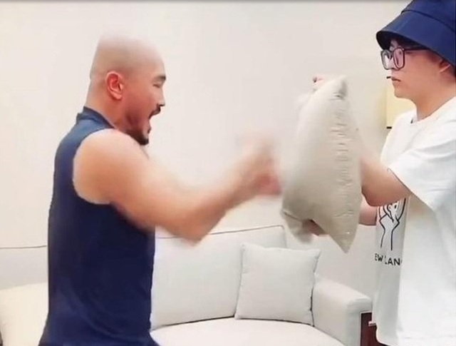 Đấm nhanh hơn cả Lý Tiểu Long, “Đệ nhất Thiếu Lâm” vẫn bị chê bai - 1 Đấm nhanh hơn cả Lý Tiểu Long, “Đệ nhất Thiếu Lâm” vẫn bị chê bai - 1