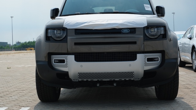 Land Rover Defender thế hệ mới xuất hiện tại Việt Nam - 2 Land Rover Defender thế hệ mới xuất hiện tại Việt Nam - 2