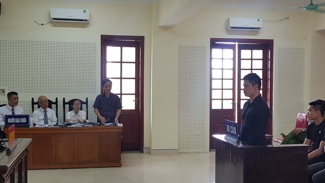 Tuyên án vụ 3 thanh niên ném bom xăng khiến hai mẹ con suýt mất mạng - 6 Tuyên án vụ 3 thanh niên ném bom xăng khiến hai mẹ con suýt mất mạng - 6