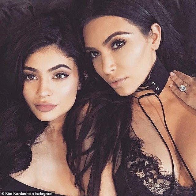 “Tỷ phú hụt” Kylie Jenner tìm đến Kim Kardashian mỗi khi gặp khó khăn - 1 “Tỷ phú hụt” Kylie Jenner tìm đến Kim Kardashian mỗi khi gặp khó khăn - 1