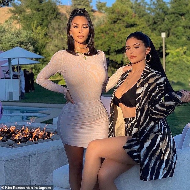 “Tỷ phú hụt” Kylie Jenner tìm đến Kim Kardashian mỗi khi gặp khó khăn - 2 “Tỷ phú hụt” Kylie Jenner tìm đến Kim Kardashian mỗi khi gặp khó khăn - 2