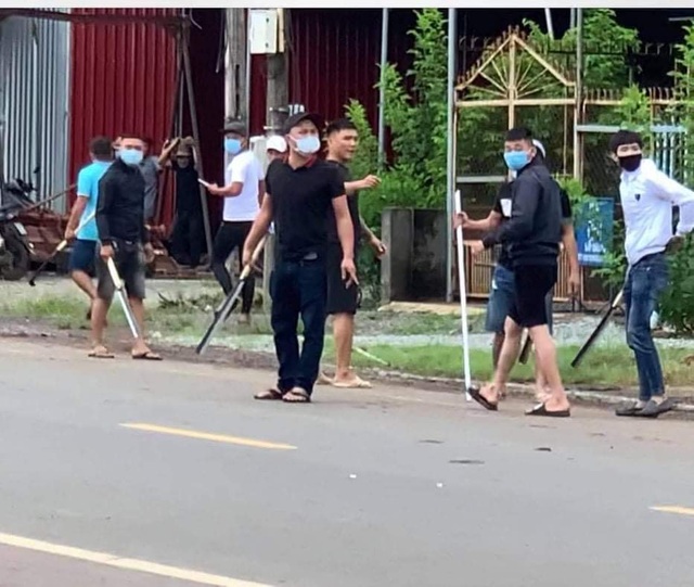 Bắt khẩn cấp 9 đối tượng trong vụ đi ô tô rượt chém nhau - 1 Bắt khẩn cấp 9 đối tượng trong vụ đi ô tô rượt chém nhau - 1