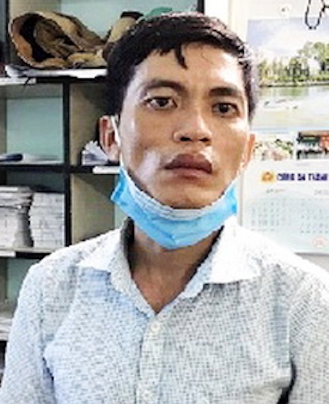 Bị vây bắt, đối tượng buôn bán ma túy lao thẳng xe vào công an - 1 Bị vây bắt, đối tượng buôn bán ma túy lao thẳng xe vào công an - 1
