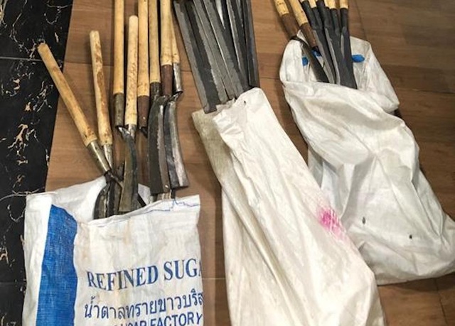 Bắt khẩn cấp 9 đối tượng trong vụ đi ô tô rượt chém nhau - 3 Bắt khẩn cấp 9 đối tượng trong vụ đi ô tô rượt chém nhau - 3