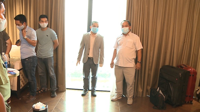 Phá chuyên án bắt nhóm người nghi Trung Quốc đánh bạc 35 tỷ - 6 Phá chuyên án bắt nhóm người nghi Trung Quốc đánh bạc 35 tỷ - 6