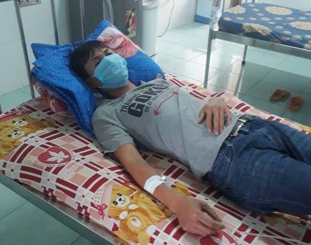 Điều dưỡng bị đánh bầm dập vì ngăn người nhà bệnh nhân tấn công bác sĩ - 2 Điều dưỡng bị đánh bầm dập vì ngăn người nhà bệnh nhân tấn công bác sĩ - 2