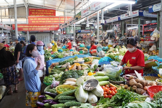 Đà Nẵng phát thẻ hồng, thẻ xanh cho dân đi chợ 3 ngày một lần - 1 Đà Nẵng phát thẻ hồng, thẻ xanh cho dân đi chợ 3 ngày một lần - 1