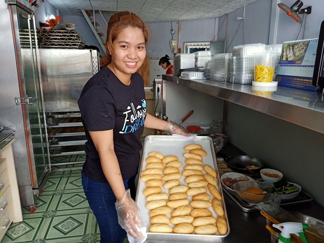 Cô giáo mầm non làm bánh mì tí hon… thu hút thực khách nhí - 1 Cô giáo mầm non làm bánh mì tí hon… thu hút thực khách nhí - 1