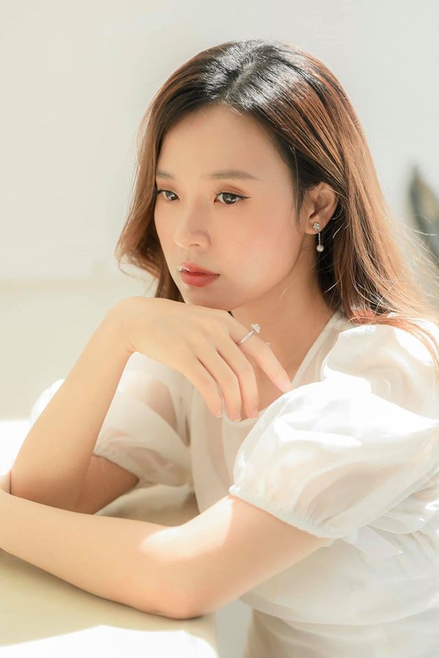 Midu: “Nghệ sĩ tội lắm, công khai yêu ai là người cũ cũng bị mổ xẻ đẫm máu” - 3 Midu: “Nghệ sĩ tội lắm, công khai yêu ai là người cũ cũng bị mổ xẻ đẫm máu” - 3
