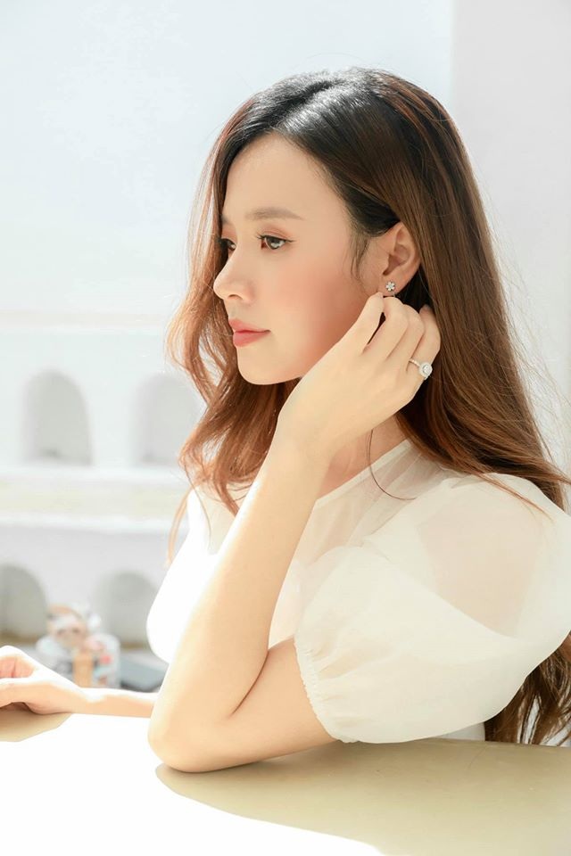Midu: “Nghệ sĩ tội lắm, công khai yêu ai là người cũ cũng bị mổ xẻ đẫm máu” - 1 Midu: “Nghệ sĩ tội lắm, công khai yêu ai là người cũ cũng bị mổ xẻ đẫm máu” - 1