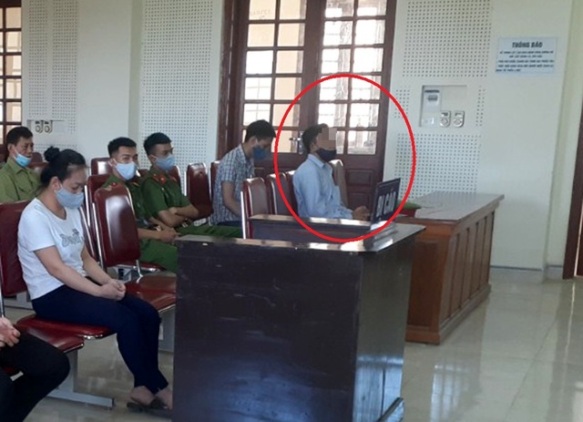 Nghệ An: Cần việc làm, cô gái trẻ sập bẫy công an rởm - 2 Nghệ An: Cần việc làm, cô gái trẻ sập bẫy công an rởm - 2
