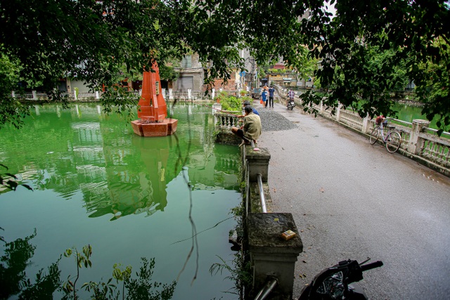 Nơi lưu giữ mảnh xác B52 xuống cấp trầm trọng, tường rào vỡ vụn - 8 Nơi lưu giữ mảnh xác B52 xuống cấp trầm trọng, tường rào vỡ vụn - 8