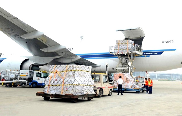 Hàng loạt doanh nghiệp xuất nhập khẩu, logistics “kiệt quệ” vì Covid-19 - 1 Hàng loạt doanh nghiệp xuất nhập khẩu, logistics “kiệt quệ” vì Covid-19 - 1