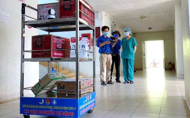 “Robot vận chuyển” hỗ trợ nhân viên y tế khu cách ly - 1 “Robot vận chuyển” hỗ trợ nhân viên y tế khu cách ly - 1