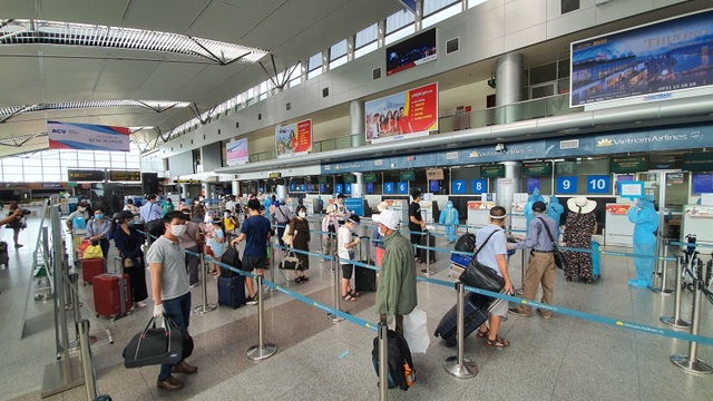 Du khách rời Đà Nẵng về Hà Nội hẹn hết dịch sẽ quay trở lại - 1 Du khách rời Đà Nẵng về Hà Nội hẹn hết dịch sẽ quay trở lại - 1