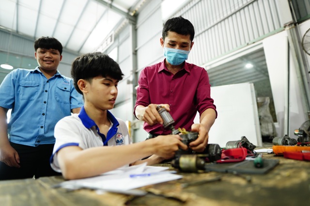 Con khát khao chọn nghề tạo mẫu tóc, mẹ quyết liệt can thiệp - 3 Con khát khao chọn nghề tạo mẫu tóc, mẹ quyết liệt can thiệp - 3