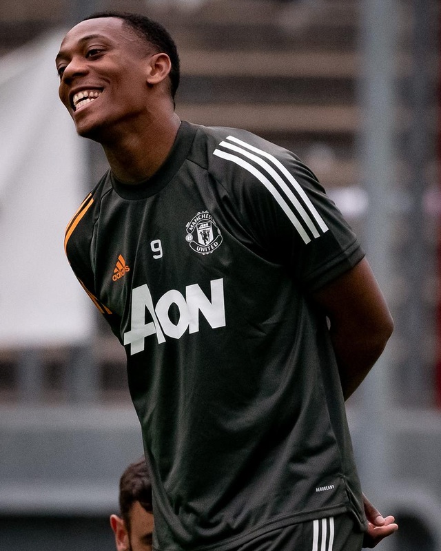 Pogba, Fernandes thoải mái phô diễn kỹ năng trên sân tập của Man Utd - 11 Pogba, Fernandes thoải mái phô diễn kỹ năng trên sân tập của Man Utd - 11