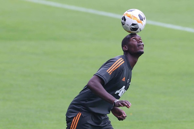 Pogba, Fernandes thoải mái phô diễn kỹ năng trên sân tập của Man Utd - 21 Pogba, Fernandes thoải mái phô diễn kỹ năng trên sân tập của Man Utd - 21
