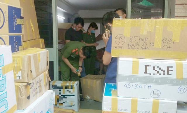Phát hiện kho thuốc lá lậu “khủng” trị giá gần 3 tỷ đồng - 1 Phát hiện kho thuốc lá lậu “khủng” trị giá gần 3 tỷ đồng - 1